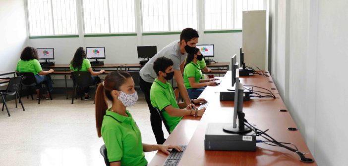 Desarrollo Web y Ciberseguridad llega a 17 colegios técnicos